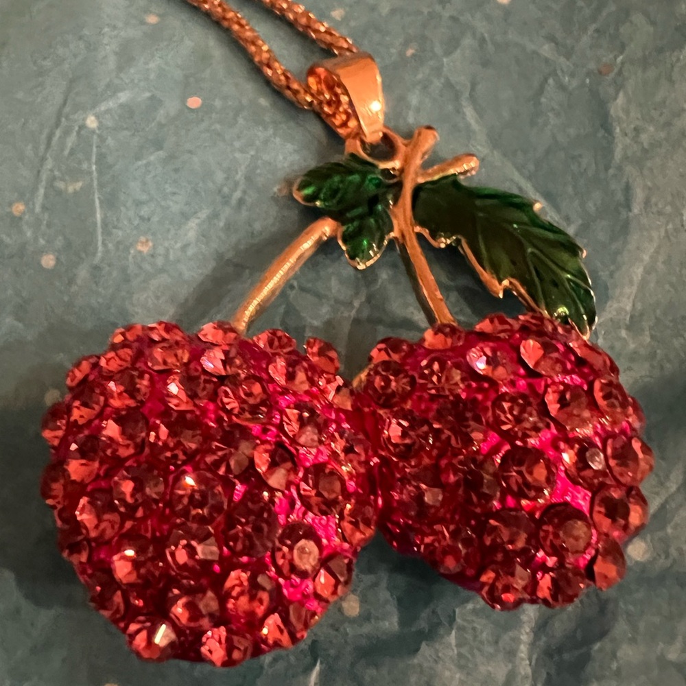 Gorgeous Betsey Johnson Pendant!